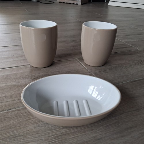 Zahnputzbecher und 1 x - x,